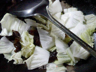 黑木耳蟹柳炒白菜的做法步骤：4