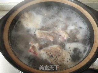 玉米排骨汤的做法步骤：3