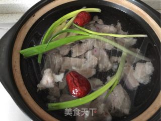 玉米排骨汤的做法步骤：6