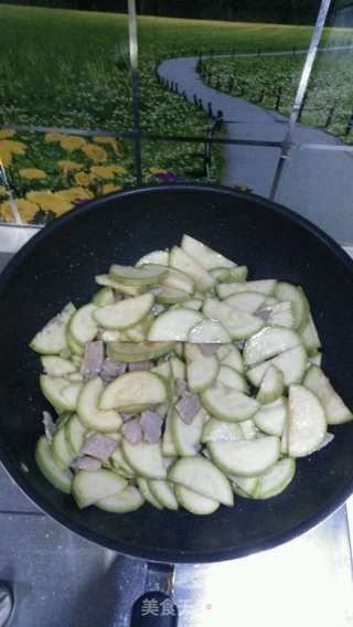 西葫芦炒肉的做法步骤：3