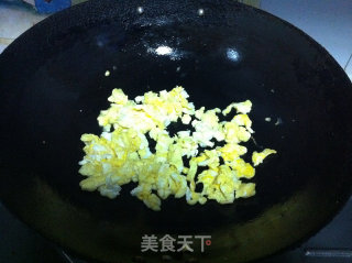 菜椒芹菜炒鸡蛋的做法步骤：3