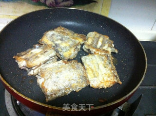 茄汁刀鱼的做法步骤：2