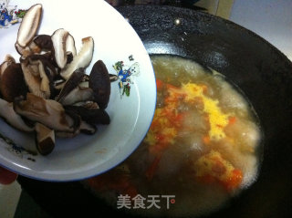 香菇粉条鸡蛋汤的做法步骤：6