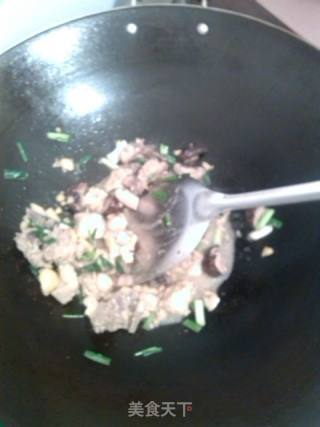 香菇焖鸡的做法步骤：4