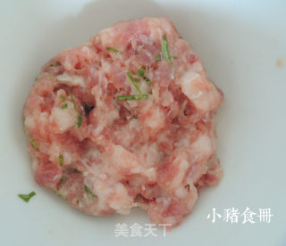 【大虾伴草莓罗勒沙拉】的做法步骤：4
