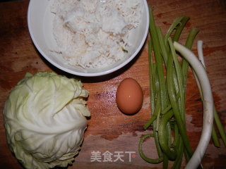 蛋饼包饭的做法步骤：1
