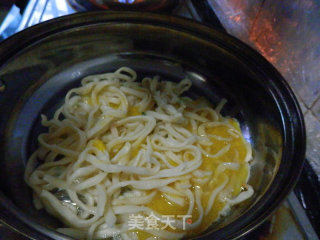 煎面条蛋饼的做法步骤：3