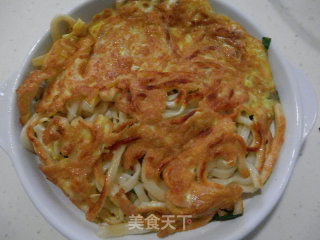 煎面条蛋饼的做法步骤：5
