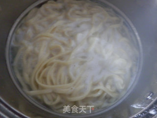 韭菜鸡蛋热捞面的做法步骤：5