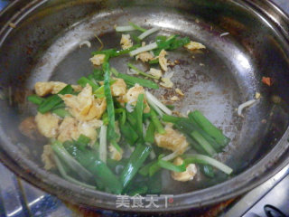 韭菜鸡蛋热捞面的做法步骤：7