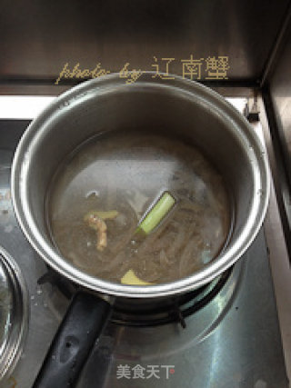 胡萝卜肉皮冻的做法步骤：2