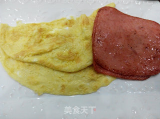 鸡蛋火腿三文治的做法步骤：1