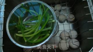 凉拌手撕蒜苔的做法步骤：5