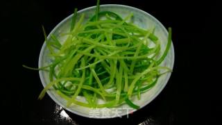凉拌手撕蒜苔的做法步骤：7