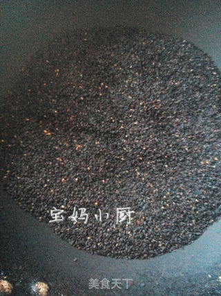 黑芝麻彩色汤圆的做法步骤：1