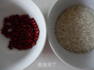 大米红豆粥的做法步骤：1