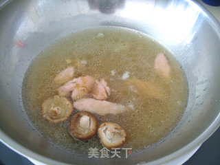 金枪鱼香菇面的做法步骤：4