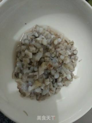 鱿鱼饼的做法步骤：1