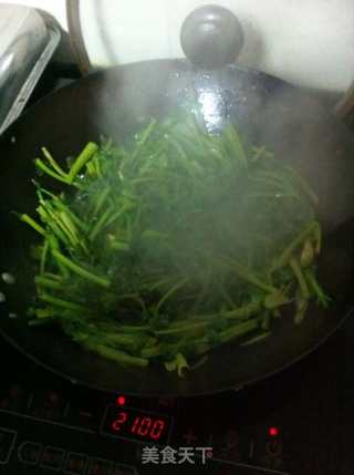 芹菜芽炒蒜苗的做法步骤：5