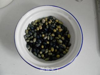 黑豆黄豆豆浆的做法步骤：2