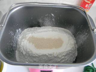 红糖糯米馅餐包的做法步骤：1