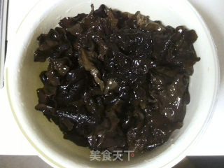 黄瓜木耳炒肉的做法步骤：1