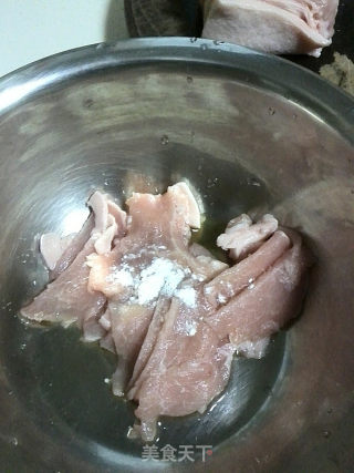 黄瓜木耳炒肉的做法步骤：2