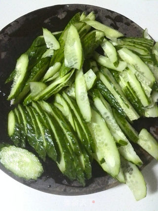 黄瓜木耳炒肉的做法步骤：3