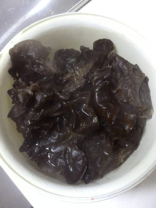 黄瓜木耳炒肉的做法步骤：4