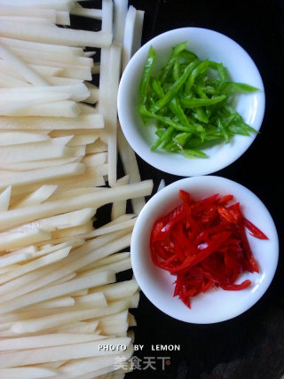 土豆君的爱情日志=初恋土豆=香辣土豆丝的做法步骤：4