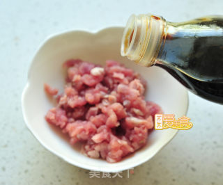 元宵节必吃喜庆三鲜元宝饺子的做法步骤：2