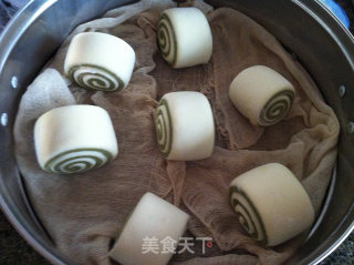 抹茶双色馒头卷的做法步骤：8