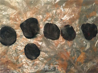 手工巧克力玫瑰花的做法步骤：7