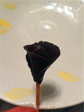 手工巧克力玫瑰花的做法步骤：10