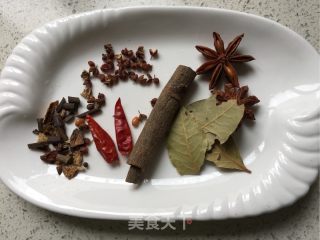 五香卤素鸡卷的做法步骤：3