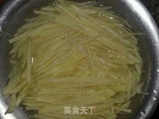 酸辣土豆丝的做法步骤：2