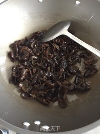 炒木耳的做法步骤：4