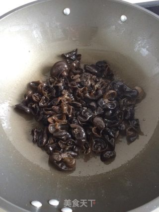 炒木耳的做法步骤：5
