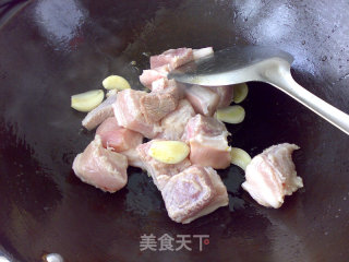 酸菜炖五花肉的做法步骤：3
