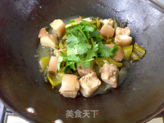 酸菜炖五花肉的做法步骤：8
