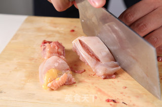 栗子鸡的做法步骤：1