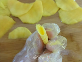 芒果玫瑰花的做法步骤：5