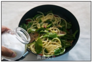 牛肉菠菜意面的做法步骤：6
