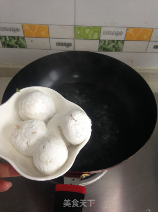 菠菜蛋丝鲜肉汤圆的做法步骤：2