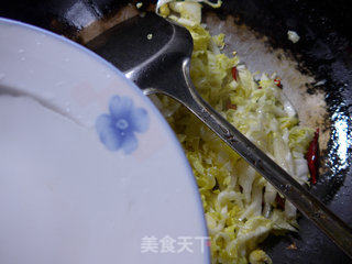 白菜芯炒千张丝的做法步骤：6