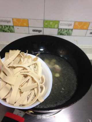 豆皮鱼片汤的做法步骤：5