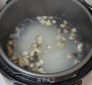香菇鸡丁粥的做法步骤：4