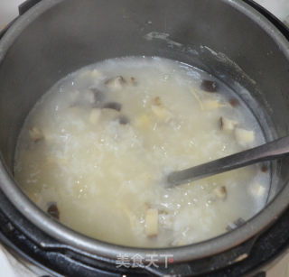 香菇鸡丁粥的做法步骤：5