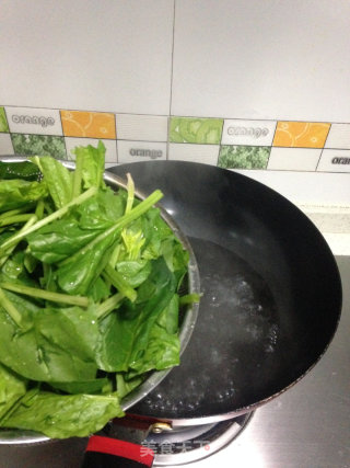 菠菜炒豆皮的做法步骤：2