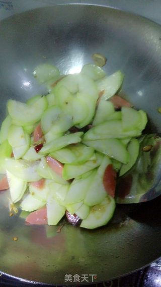 西葫芦（占瓜）炒火腿肠的做法步骤：4